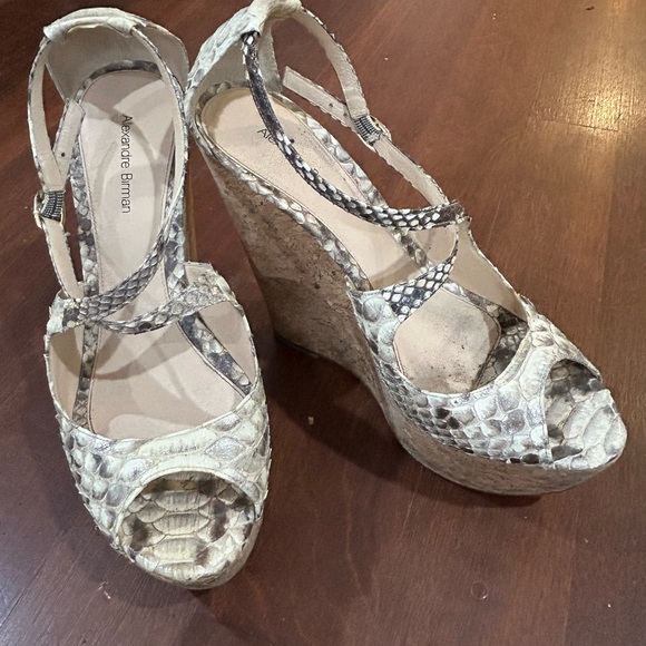Gorgeous Alexandre Birman Python wedges size 39, hard to find! - Picture 4 of 5